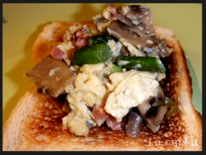 REVUELTO DE ESPÁRRAGOS, CHAMPIÑONES Y JAMÓN2