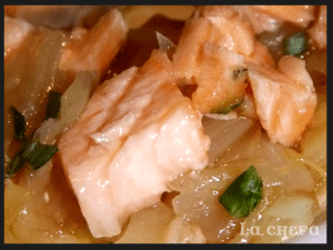 SALMÓN ENCEBOLLADO AL VINO2