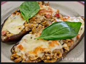 BERENJENAS RELLENAS DE CHAMPIÑONES Y JAMÓN