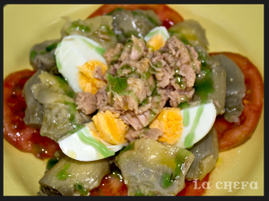 ENSALADA DE ALCACHOFAS Y ATÚN