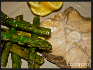 TINTORERA CON ESPÁRRAGOS A LA PLANCHA2