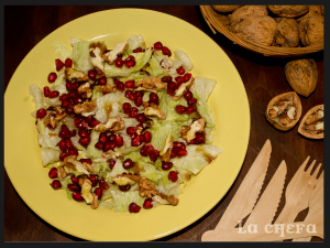 ENSALADA ICEBERG CON GRANADA Y NUECES