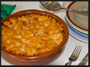 MACARRONES GRATINADOS CON CARNE Y CHORIZO